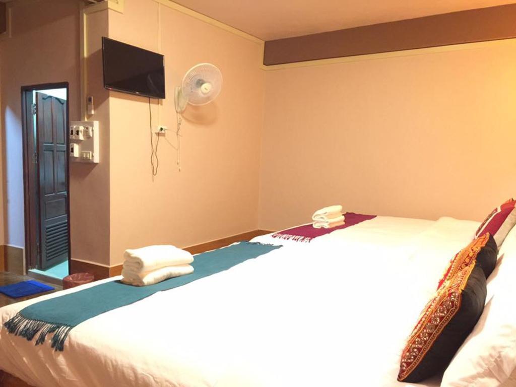 Happy River View Hotel Vang Vieng Luaran gambar